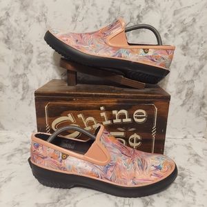 Pre-owned bogs patch slip on